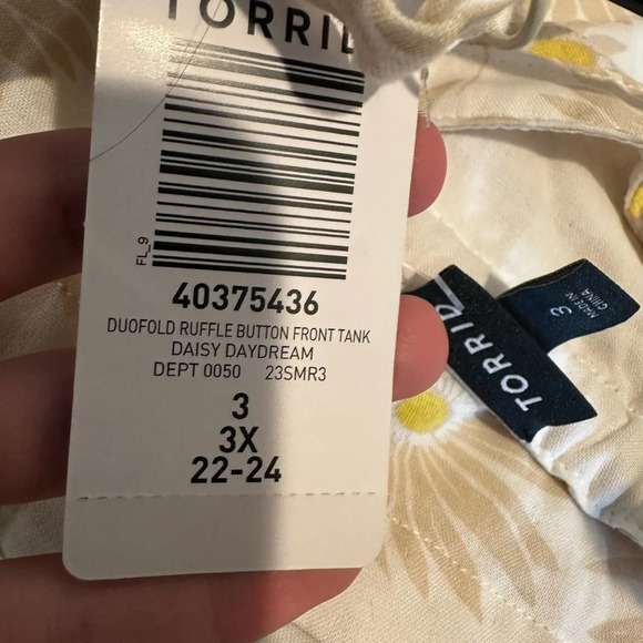 Torrid 3x Women's Tan Flower Sleeveless Blouse NWT - Picture 12 of 12